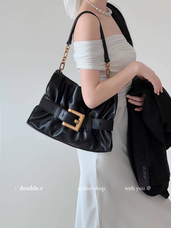 Chérie Croissant Chain Bag – 2025 Edition